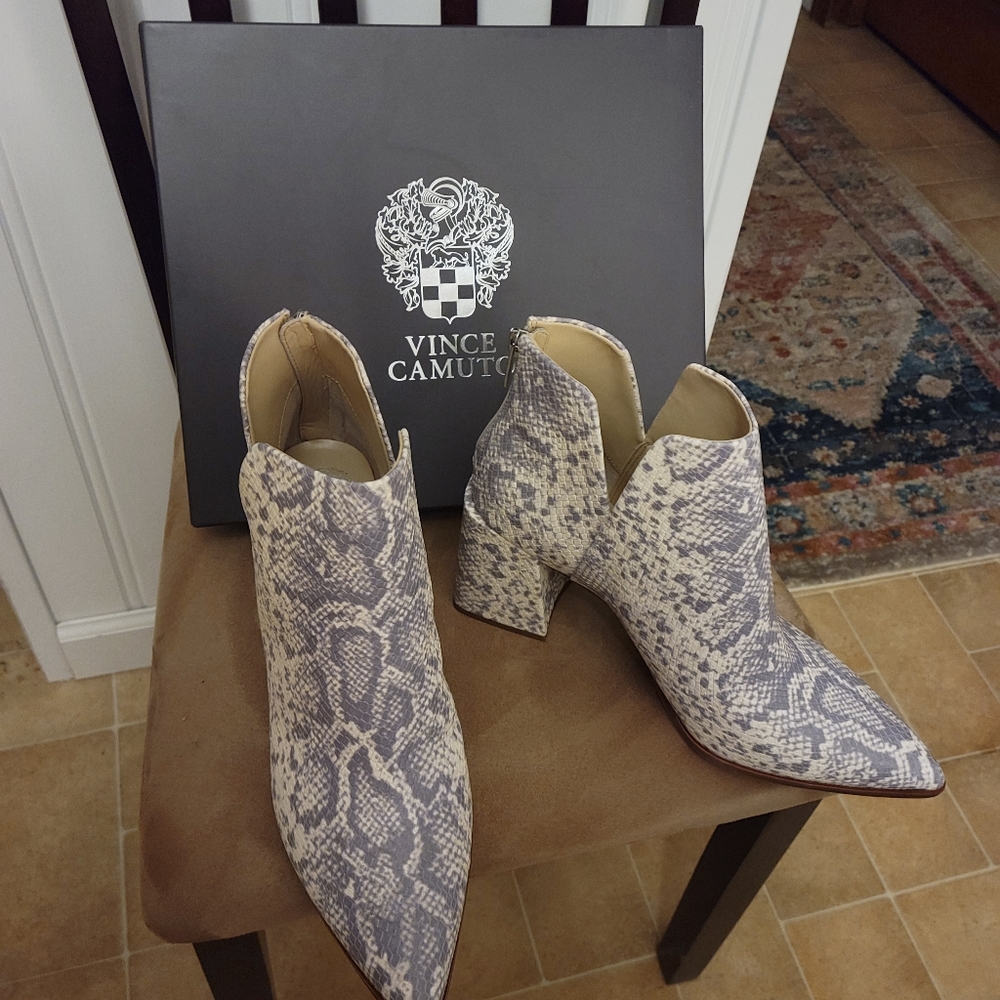 Vince Camuto size 12 faux snakeskin booties